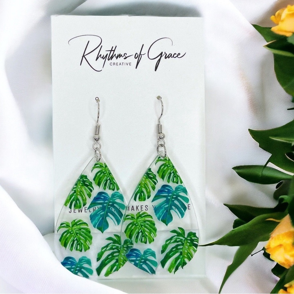 Trendy Plant Earrings - Boho Chic Dangle Jewelry for Plant Lovers - NWT!
